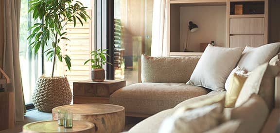 Comfortable guest rooms where you can experience Kawaguchiko's forest up close